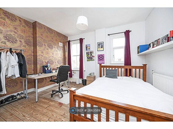 3 Bedroom Flat To Rent In Camden Street, London, NW1