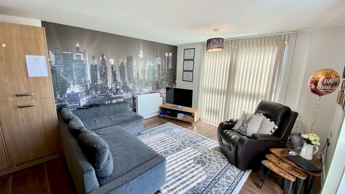 2 Bedroom Flat To Rent In Honour Gardens, Dagenham, RM8
