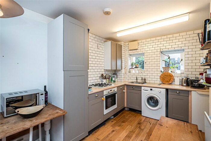 1 Bedroom Flat For Sale In Bailey Mews, London, SW2