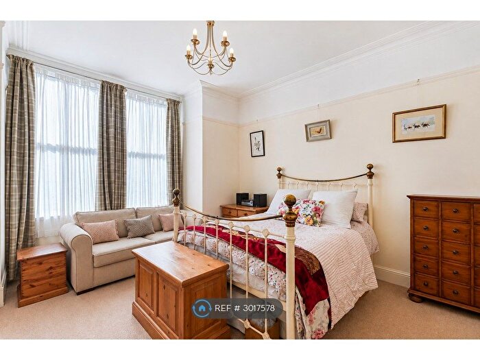 2 Bedroom Flat To Rent In Oakhill Road, London, SW15