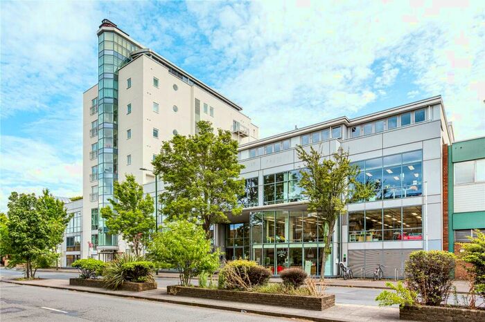 2 Bedroom Flat To Rent In Vineyard Heights, Mortlake High Street, SW14