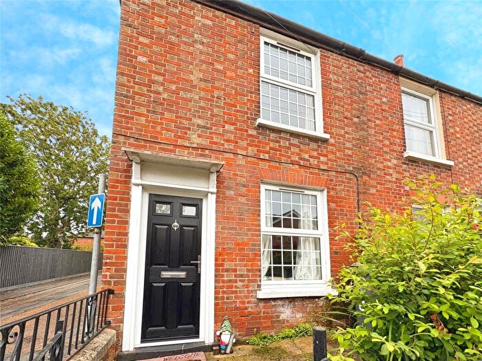 2 Bedroom Semi-Detached House To Rent In Castle Road, PO30