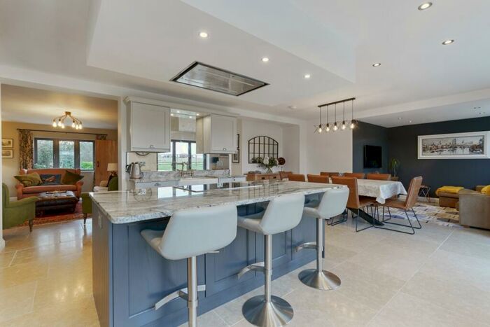 5 Bedroom Semi-Detached House To Rent In Banbury Road, Warwick, CV34