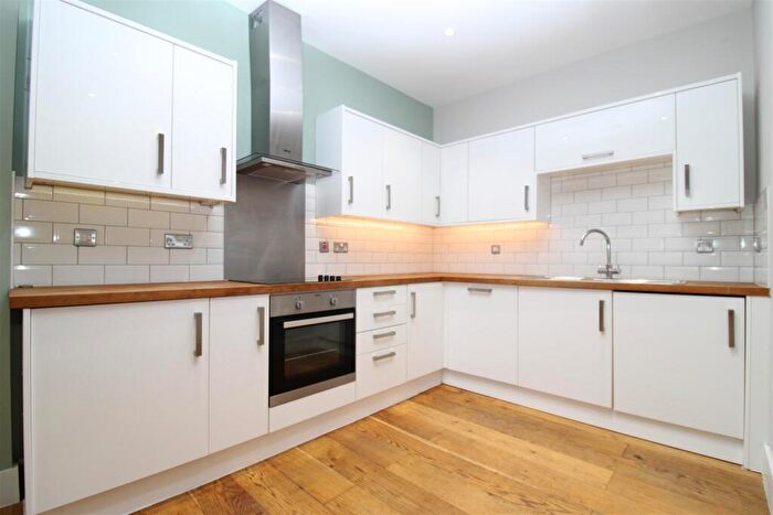 2 Bedroom Apartment To Rent In Clarence Square, Brighton, BN1
