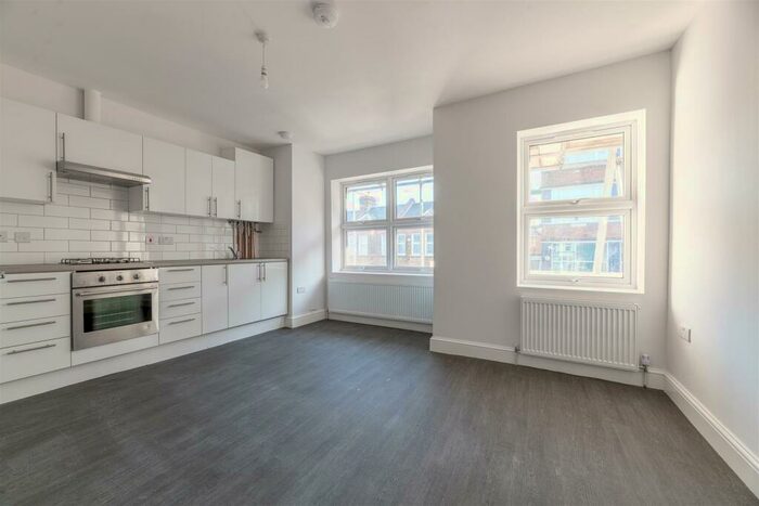 2 Bedroom Flat To Rent In Fulbourne Road, London, E17