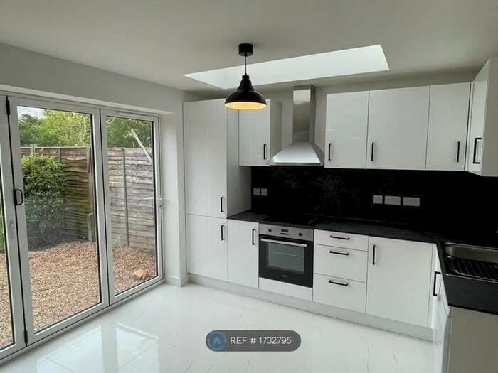 5 Bedroom Semi-Detached House To Rent In Cabell Road, Guildford, GU2