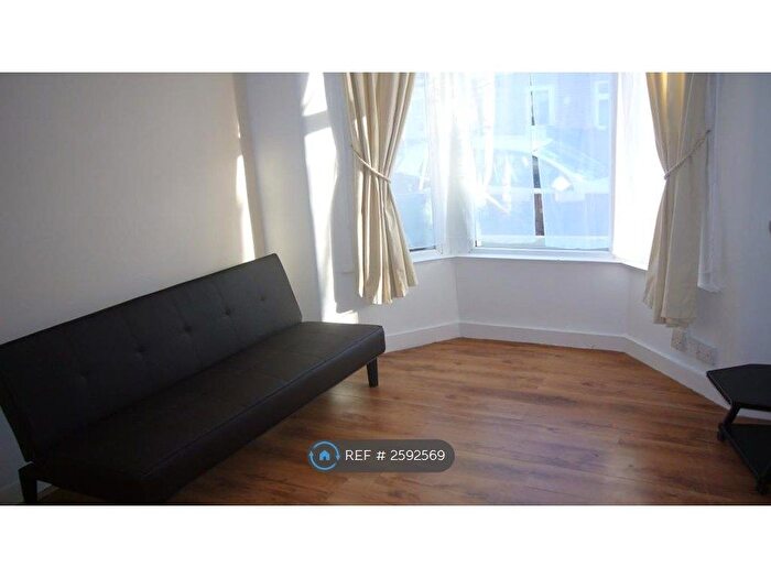 1 Bedroom Flat To Rent In Forest Gate, London, E7