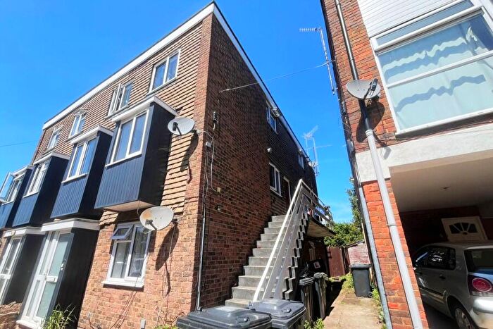 2 Bedroom Terraced House To Rent In Drummond Road, Guildford, GU1