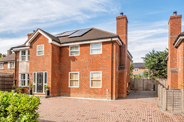 3 Bedroom Semi-Detached House For Sale In West End Road, West End, Southampton, Hampshire, SO18