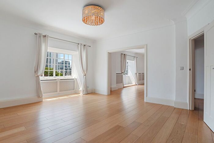 4 Bedroom Flat To Rent In Eton Avenue, London, NW3