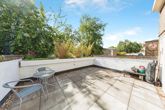 2 Bedroom Flat For Sale In Exeter Place, Northampton, Northamptonshire, NN1
