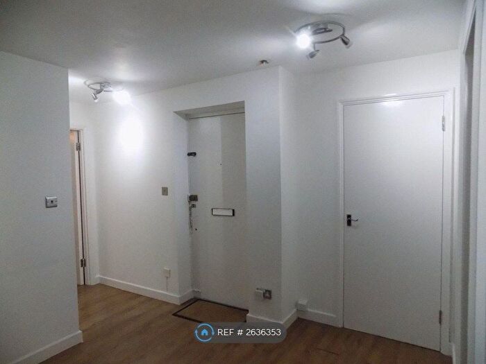 2 Bedroom Flat To Rent In Plowman Close, London, N18