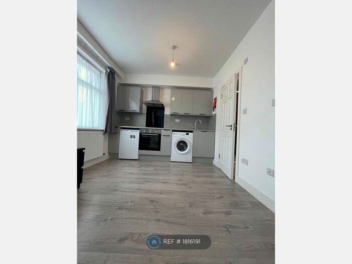 Studio To Rent In Great Cambridge Road, London, N18