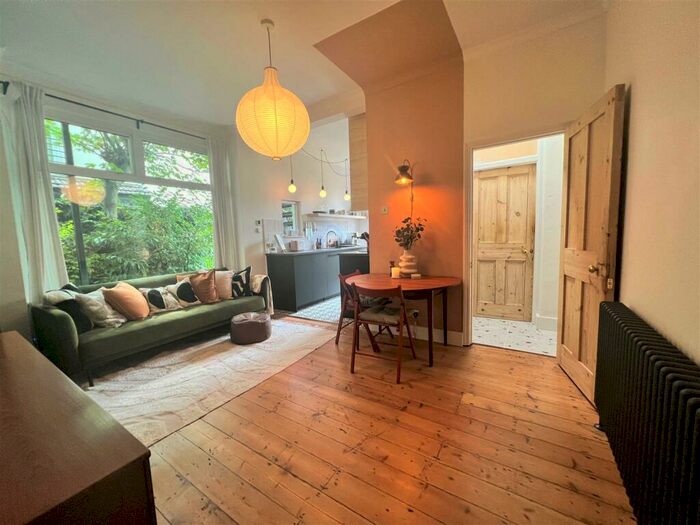 1 Bedroom Apartment To Rent In Pembury Road, Westcliff-On-Sea, SS0