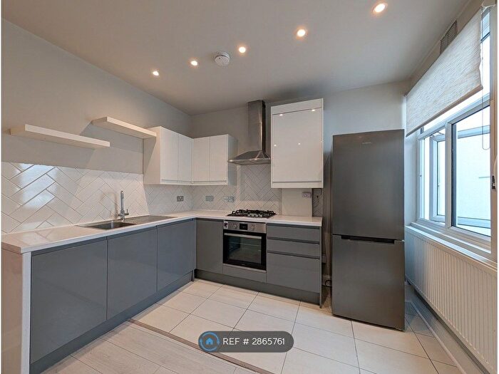 2 Bedroom Flat To Rent In Kingsland Road, London, E2