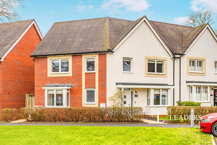 4 Bedroom Semi-Detached House To Rent In Yarrow Gate, Lindfield, RH16