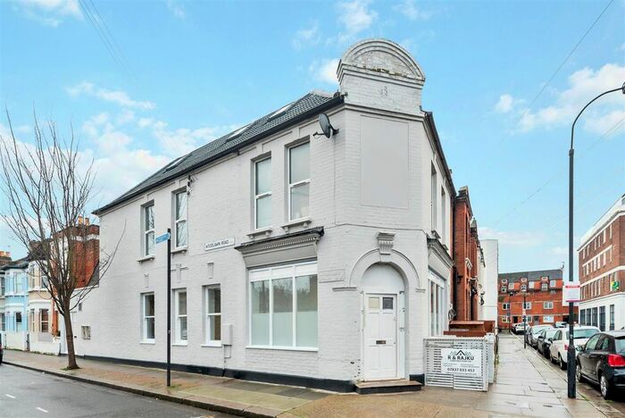 2 Bedroom Flat To Rent In Crabtree Lane, Fulham, London, SW6