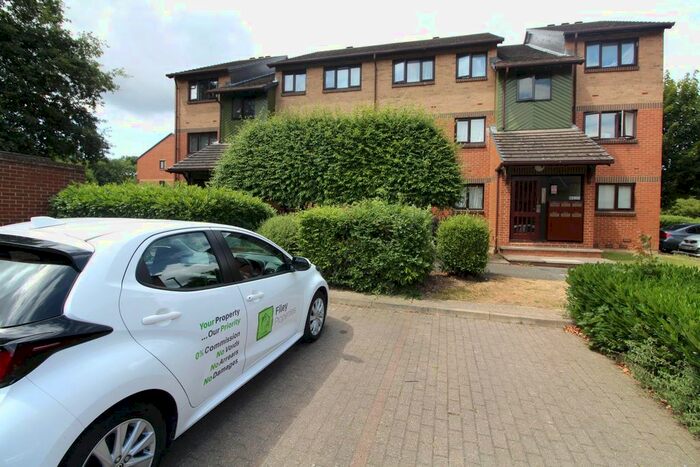 1 Bedroom Flat To Rent In Maltby Drive, Enfield, EN1