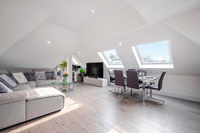 1 Bedroom Flat For Sale In Hartley Down, Purley, CR8