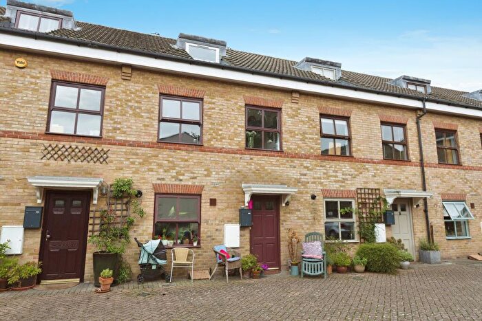 3 Bedroom Property For Sale In Louisa Close, London, E9