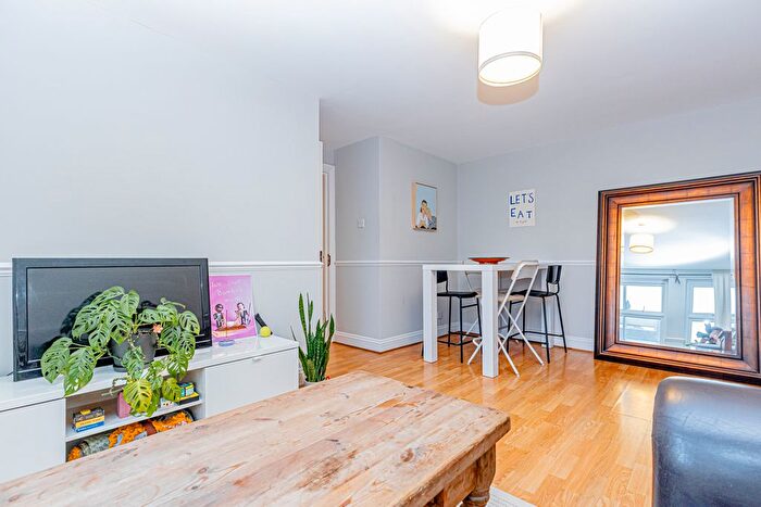 1 Bedroom Flat To Rent In Bethnal Green Road, London, E2