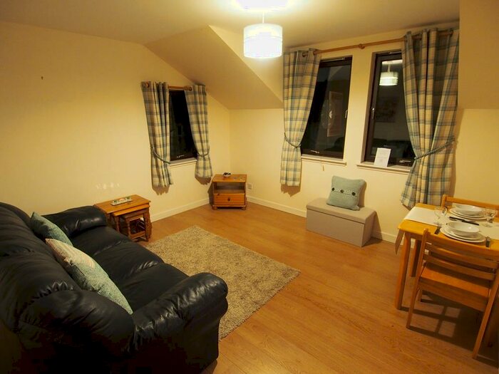 2 Bedroom Flat To Rent In Cherrybank Gardens, Top Floor, AB11