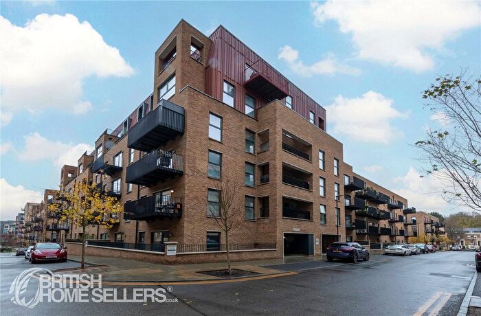 3 Bedroom Flat For Sale In Brumwell Avenue, London, SE18