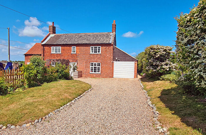 2 Bedroom Cottage For Sale In Mundesley Road, Paston, NR28
