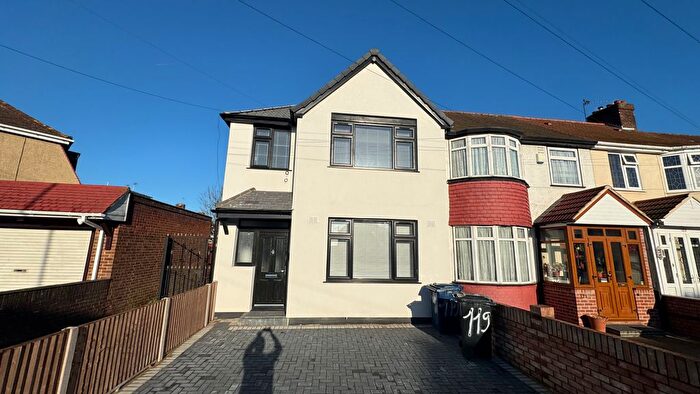 4 Bedroom End Of Terrace House To Rent In Burns Avenue, Southall, UB1