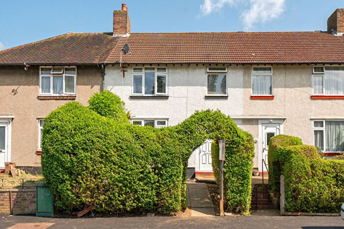3 Bedroom Terraced House For Sale In Mayeswood Road, London, SE12