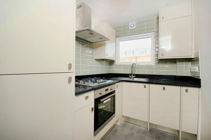1 Bedroom Flat To Rent In Rye Lane, Peckham Rye, London, SE15