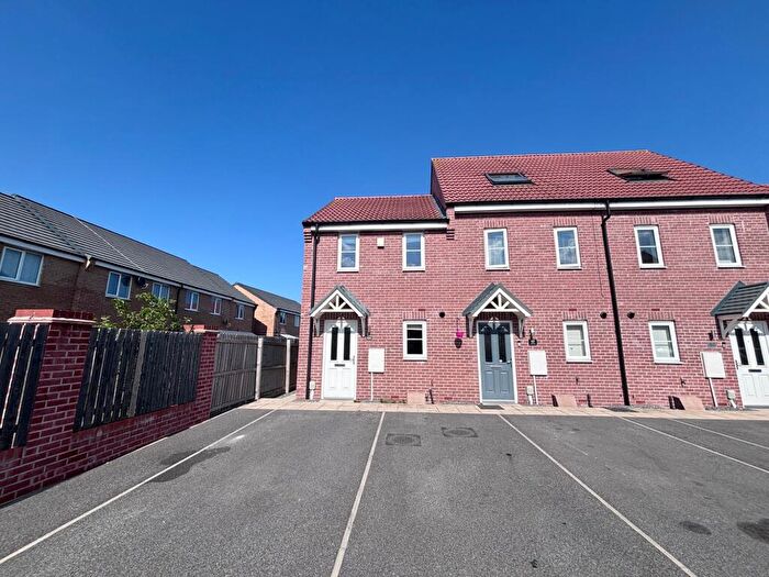 2 Bedroom End Of Terrace House To Rent In Bounty Drive, Kingswood, Hull, HU7