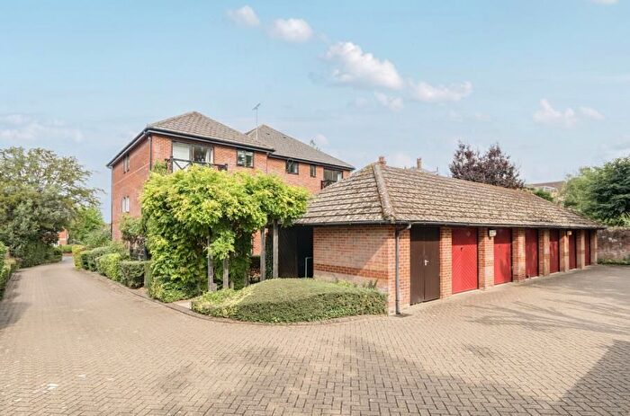 2 Bedroom Flat To Rent In Albury Road, Guildford, GU1