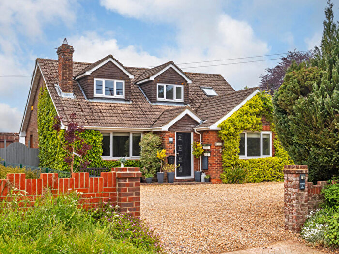 4 Bedroom Detached House For Sale In Wenvoe, Dummer, RG25