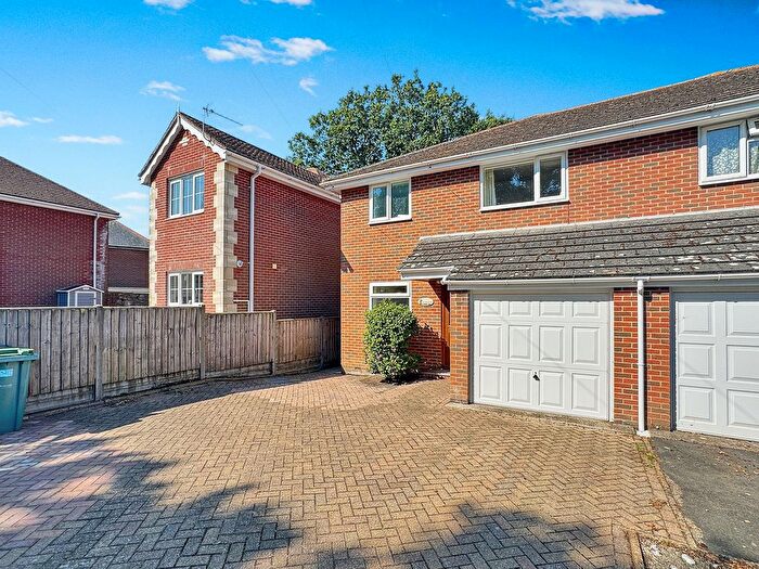 3 Bedroom Semi Detached House To Rent In Eddington Road, Seaview, PO34