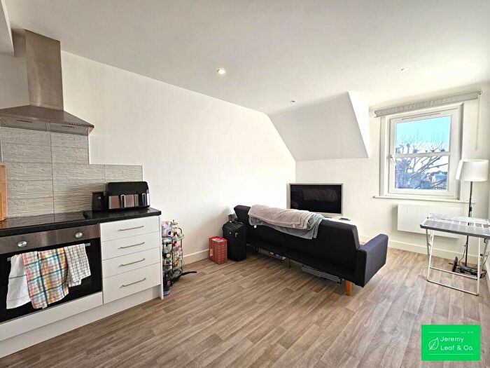 2 Bedroom Apartment To Rent In High Road, East Finchley, N2