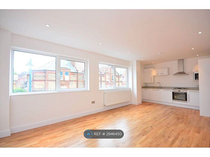 2 Bedroom Flat To Rent In Knights Hill, London, SE27