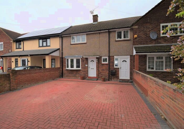 3 Bedroom House To Rent In Knolton Way, Slough, SL2