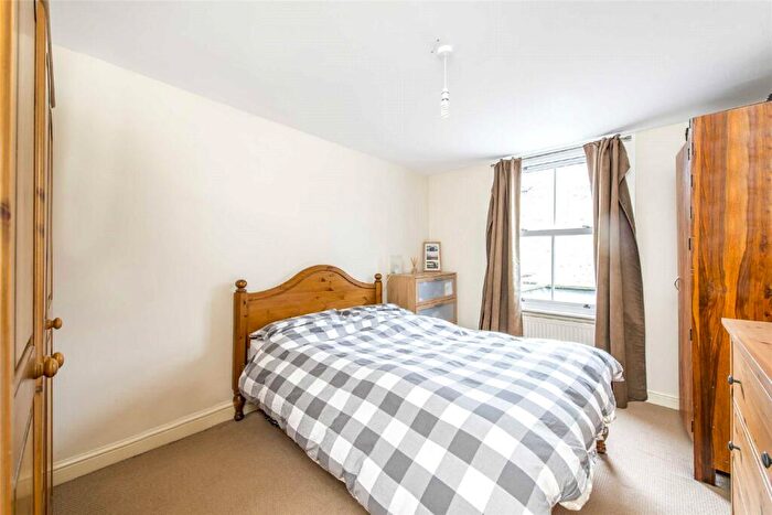 1 Bedroom Flat To Rent In Endlesham Road, London, SW12