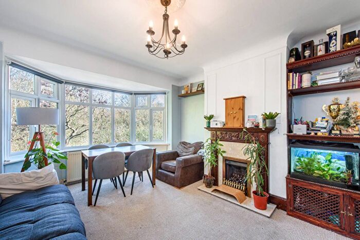 1 Bedroom Maisonette For Sale In Rushgrove Ave, Colindale, London, NW9
