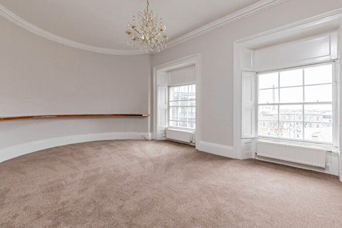 2 Bedroom Flat To Rent In Morrison Street, Haymarket, Edinburgh, EH3