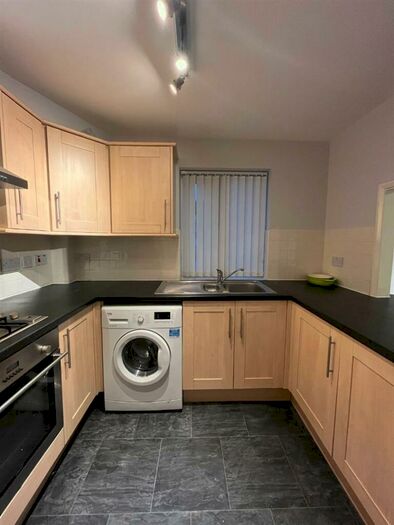 2 Bedroom Apartment To Rent In West View, Boothtown, Halifax, HX3