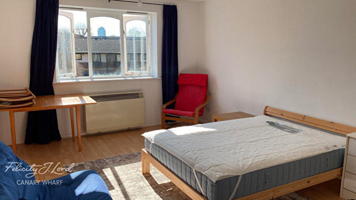 1 Bedroom Apartment To Rent In Telegraph Place, London, E14