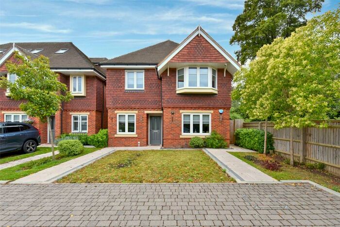 4 Bedroom Detached House To Rent In Clewer Hill Road, Windsor, Berkshire, SL4