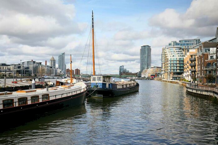 2 Bedroom House Boat To Rent In Plantation Wharf, Battersea, SW11