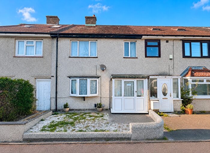 3 Bedroom Terraced House For Sale In Bell Farm Avenue, Dagenham, RM10