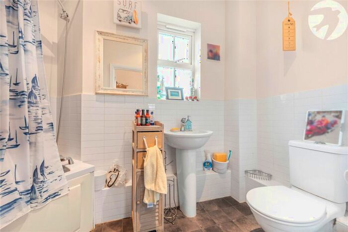2 Bedroom Flat For Sale In Empire Walk, Greenhithe, Kent, DA9