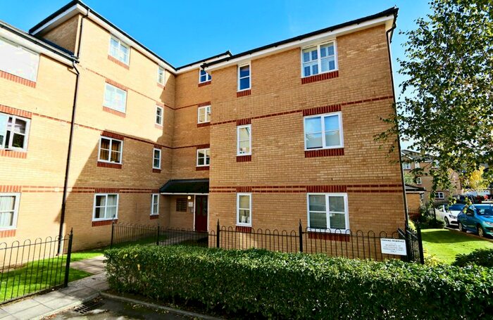 2 Bedroom Flat To Rent In Fernwood Court, Pickard Close, Southgate, N14