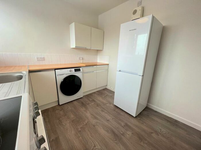 2 Bedroom Apartment To Rent In Sycamore Court, Beeston, Nottingham, NG9