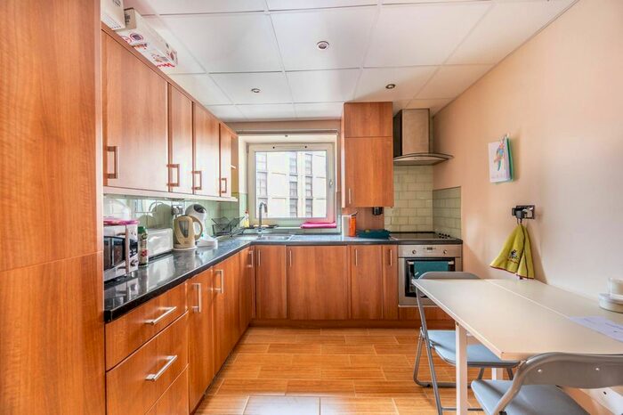 2 Bedroom Flat To Rent In Addison Road, Holland Park, London, W14